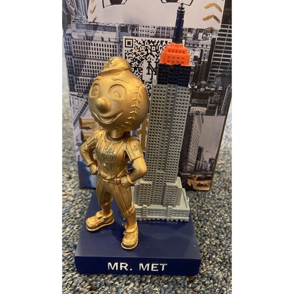 NIB New York Mets Mr. Met Bobblehead Gold Empire State Building Light 2025 New - Picture 2 of 3